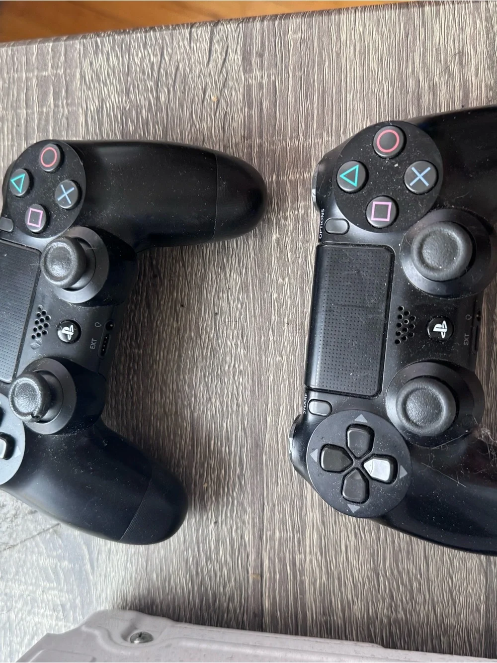 2 Sony PS4 DualShock 4 Wireless Controllers – Black – Untested